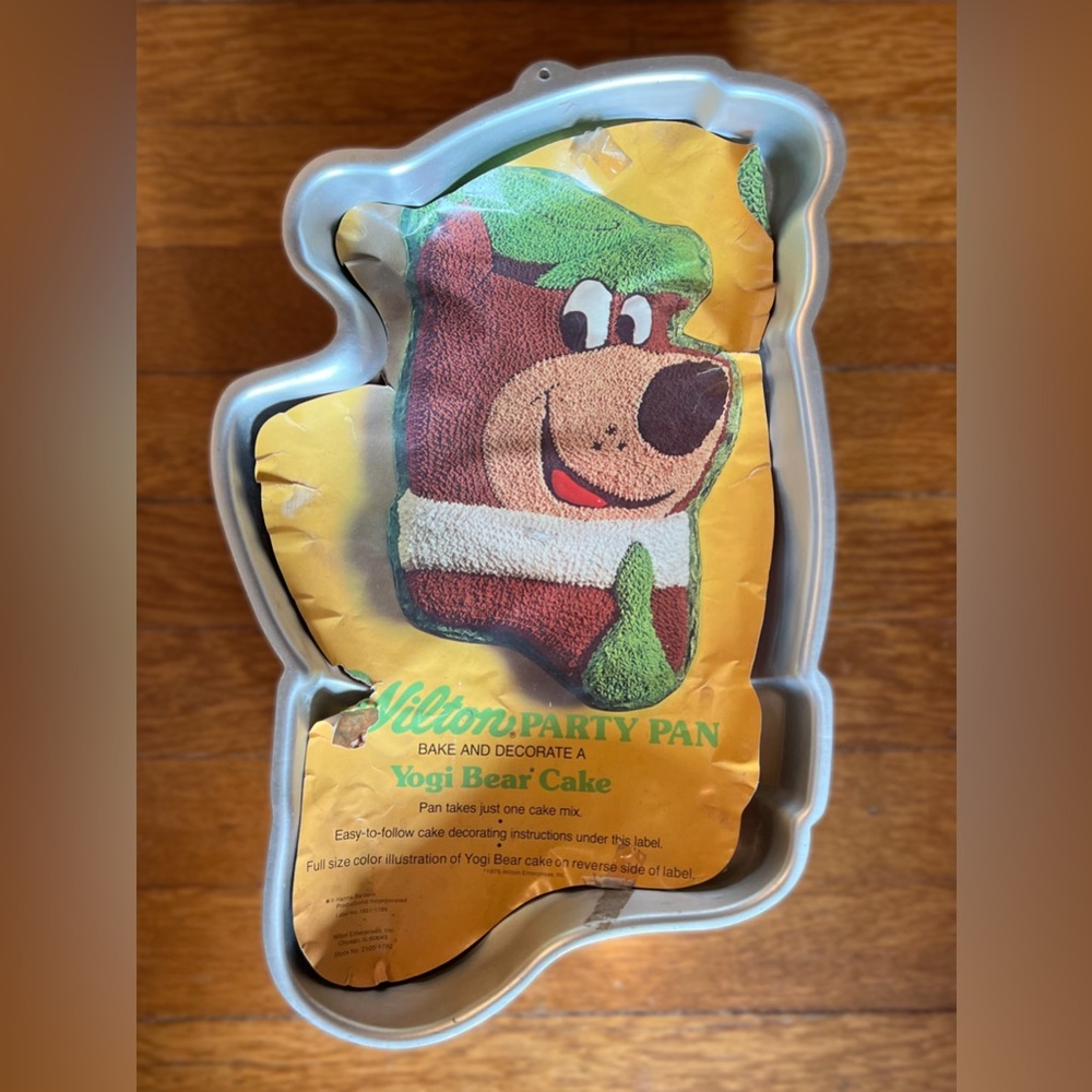 Vintage Wilton Yogi Bear Cake Pan with insert and instructions
